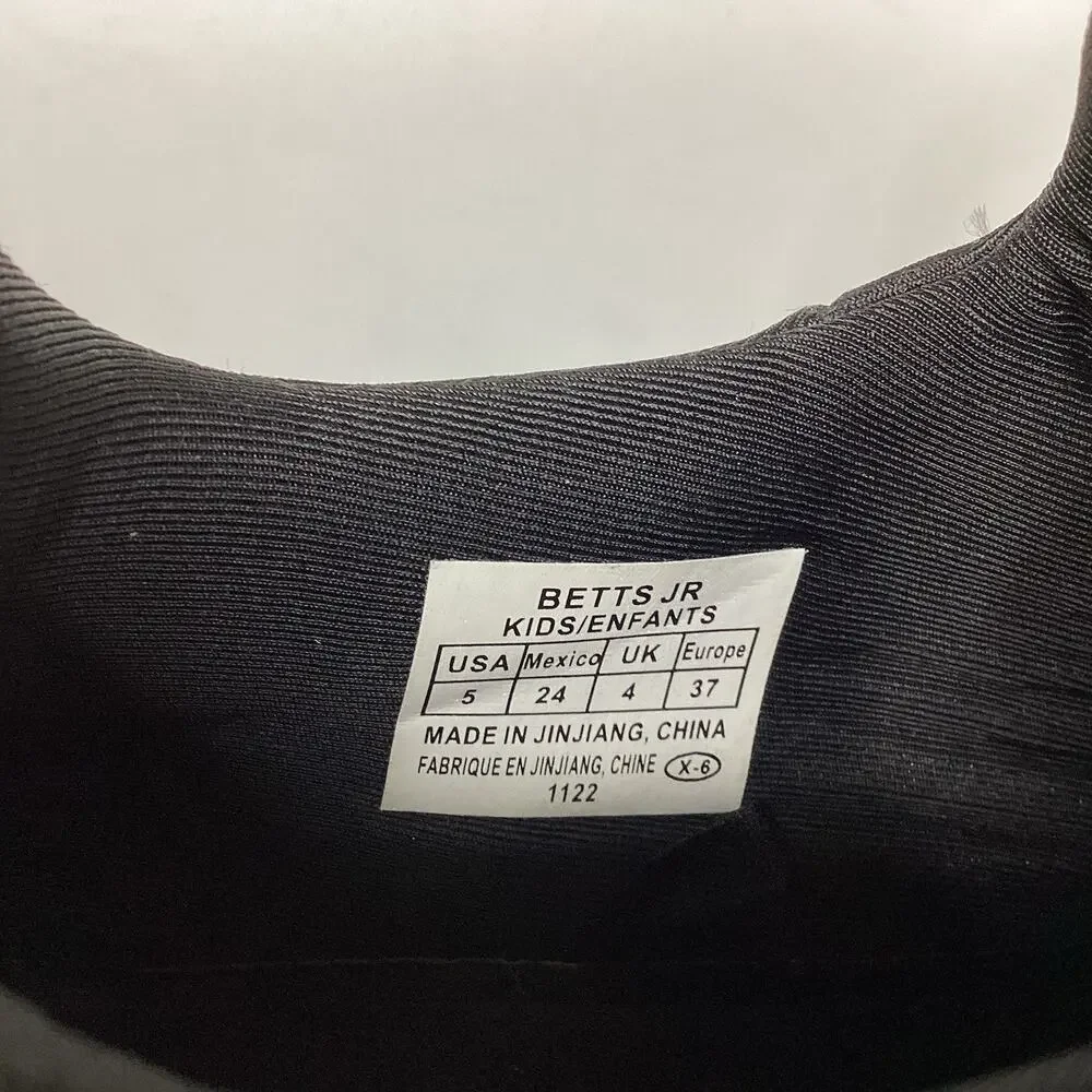 Deer Stags NoSox Bungee Lace Youth Size 5 Black/White Sneakers Fashion Slip-On
